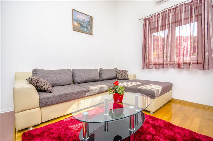 House K1, for 12 persons