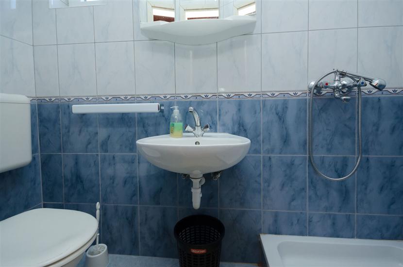 Apartment A2, for 6 persons