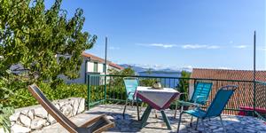 Apartment - Stomorska - island Solta