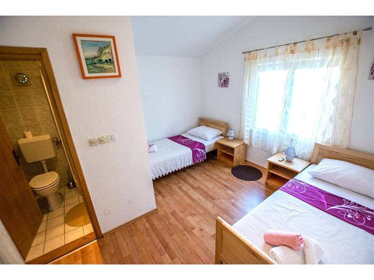 Apartment A2, for 6 persons