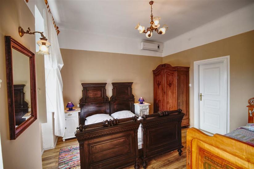 House K1, for 10 persons