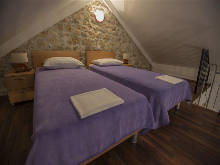 Apartment A2, for 6 persons