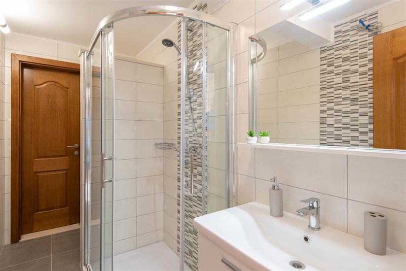 Hiša K1, na 8 osebe