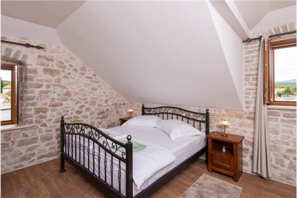 Hiša K1, na 8 osebe