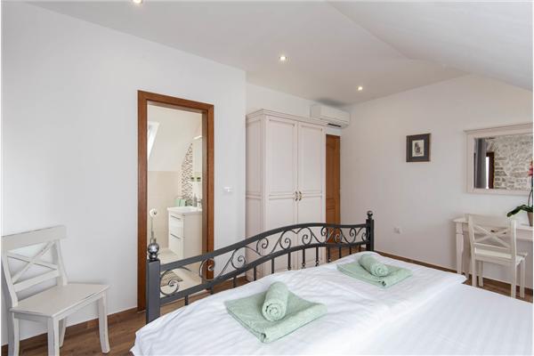 Hiša K1, na 8 osebe