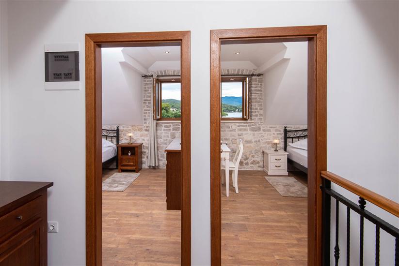 Hiša K1, na 8 osebe