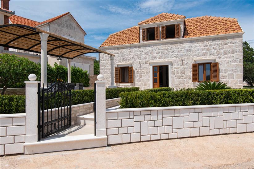 Hiša K1, na 8 osebe