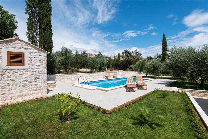 Hiša K1, na 8 osebe