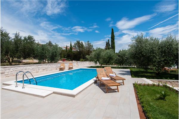 Hiša K1, na 8 osebe