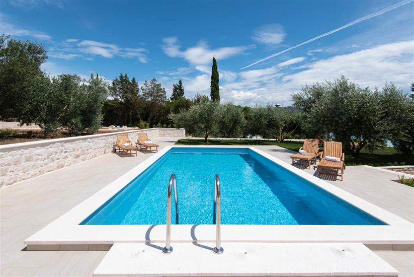 Hiša K1, na 8 osebe