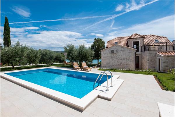 Hiša K1, na 8 osebe