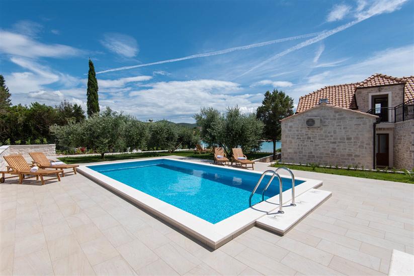 Hiša K1, na 8 osebe