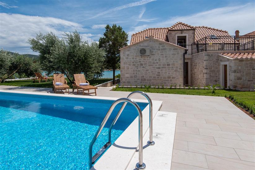 Hiša K1, na 8 osebe