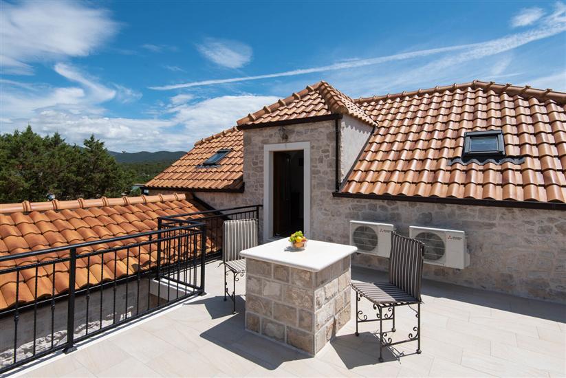 Hiša K1, na 8 osebe