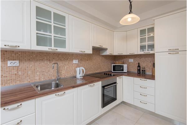 Hiša K1, na 8 osebe