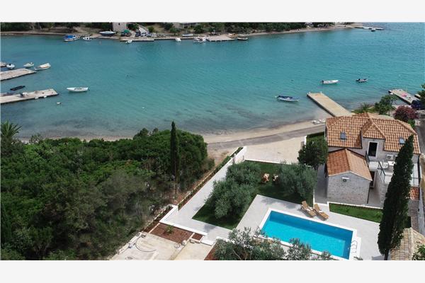 Hiša K1, na 8 osebe