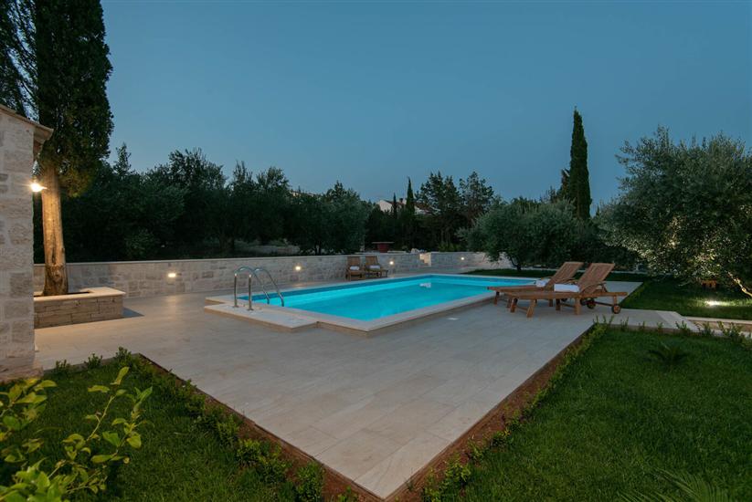 Hiša K1, na 8 osebe