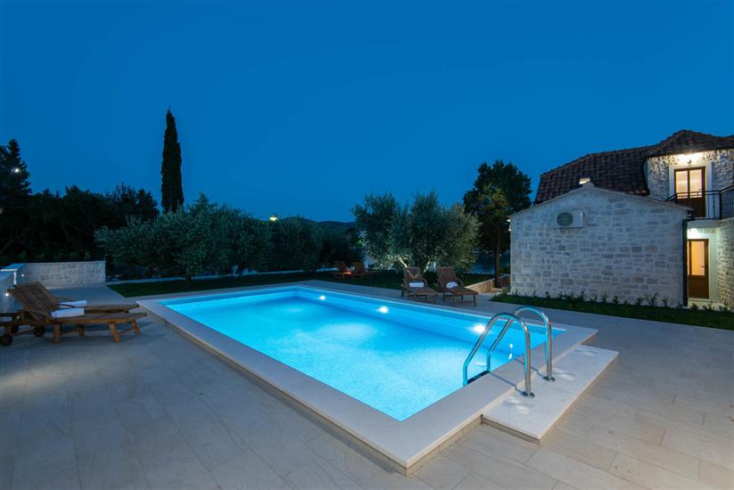 Hiša K1, na 8 osebe