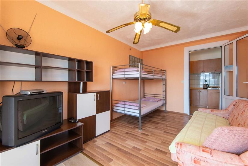 Apartment A3, for 5 persons