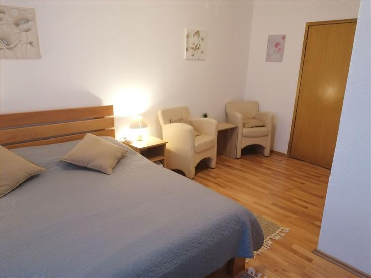 Room S1, for 2 persons