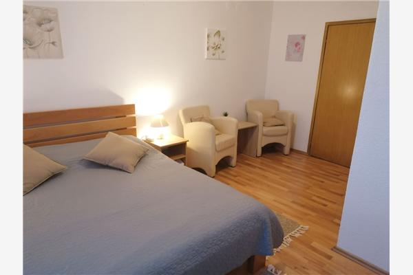 Room S1, for 2 persons