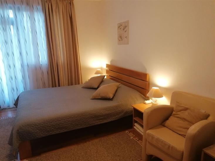 Room S1, for 2 persons