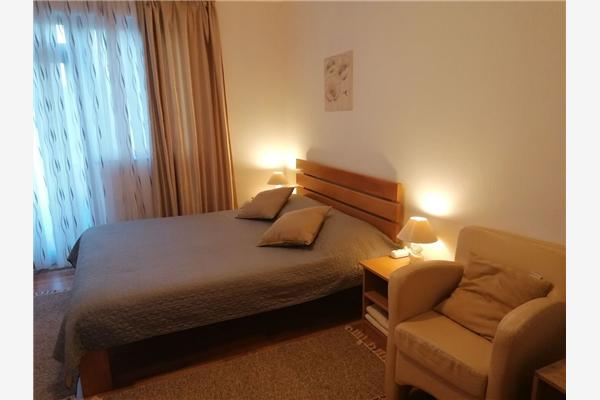 Room S1, for 2 persons