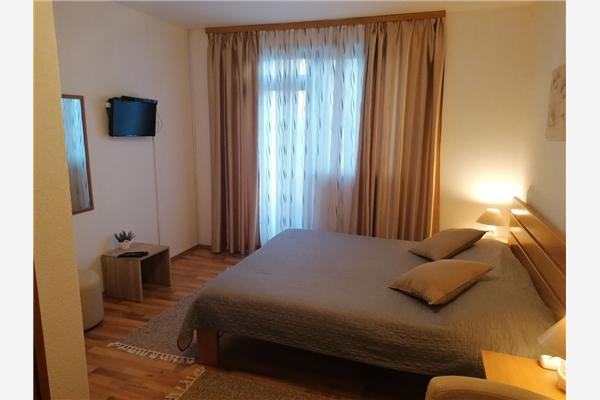 Room S1, for 2 persons