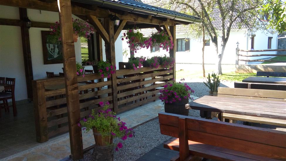 Apartment and Rooms Nevenka