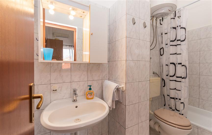 Apartment A2, for 5 persons