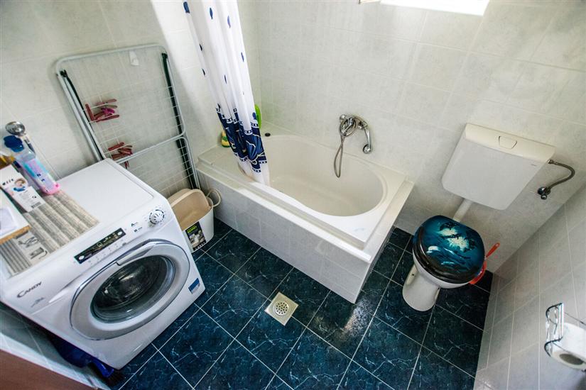 Apartment A1, for 5 persons