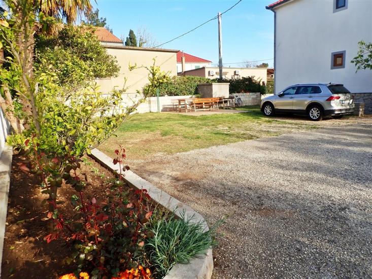 Room S1, for 3 persons