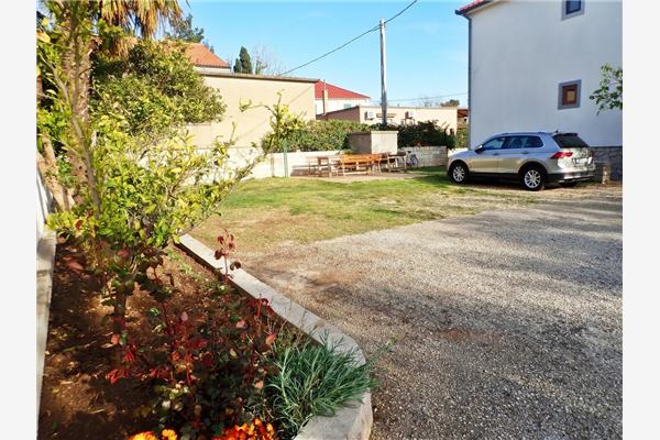 Room S1, for 3 persons