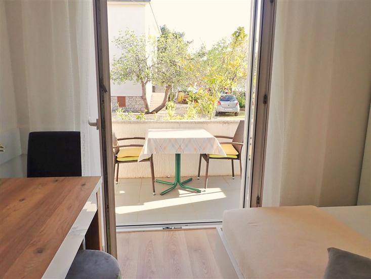 Room S2, for 3 persons