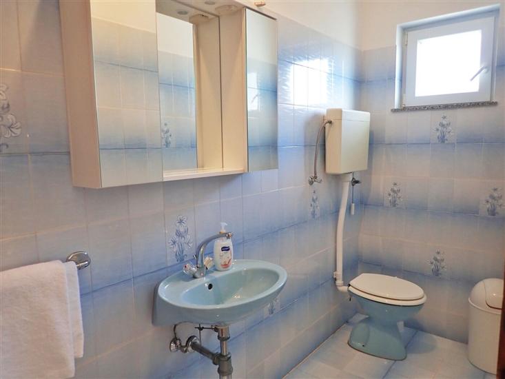 Room S2, for 3 persons