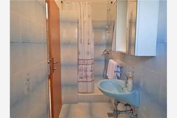 Room S2, for 3 persons