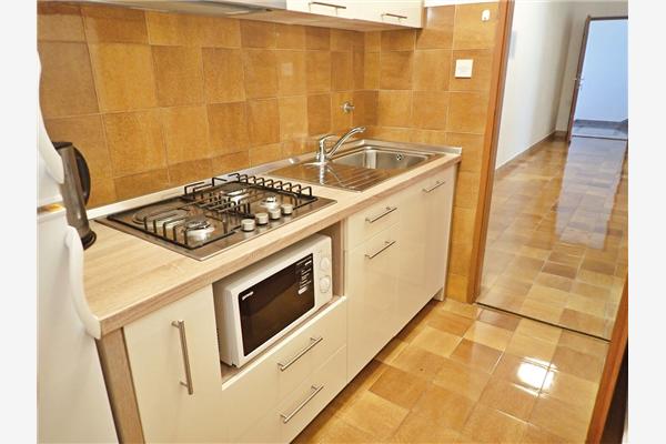 Room S2, for 3 persons