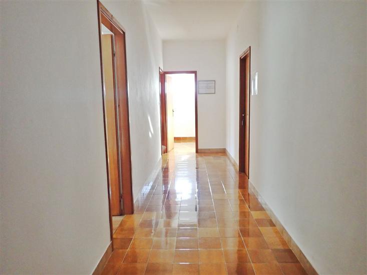 Room S1, for 3 persons