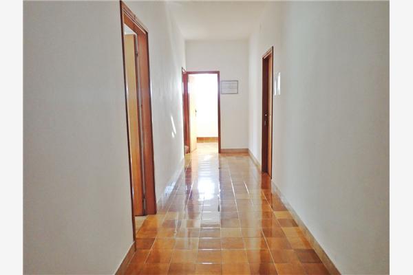 Room S1, for 3 persons