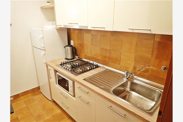 Room S1, for 3 persons