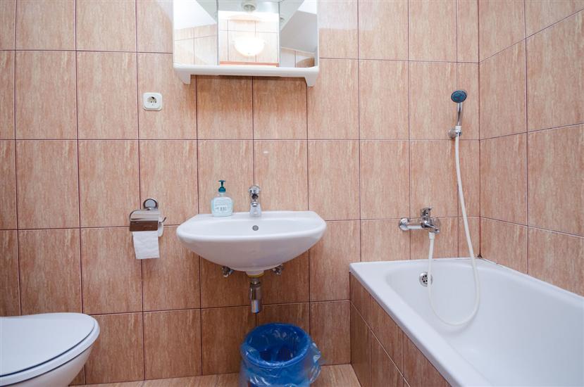 Apartment A2, for 7 persons