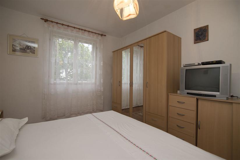 Room S3, for 3 persons