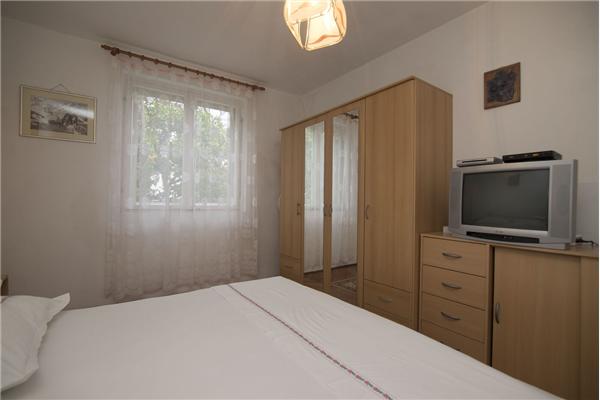 Room S3, for 3 persons
