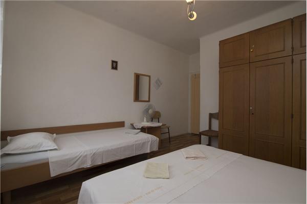Room S4, for 3 persons
