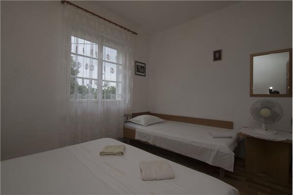 Room S4, for 3 persons