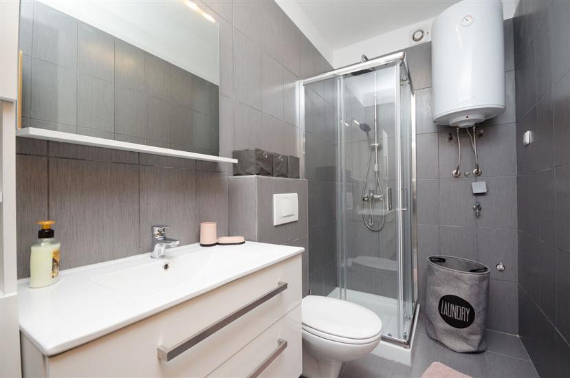 Apartment A1, for 5 persons