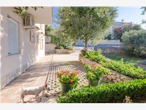 Apartments Blaženka Banjol - island Rab, Size 45.00 m2, Airline distance to town centre 600 m