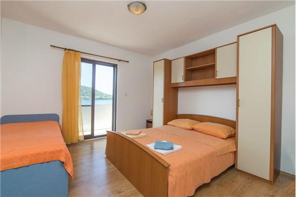 Apartment A1, for 5 persons