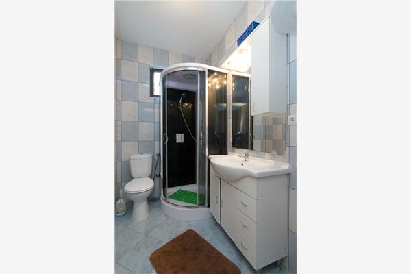 Apartment A1, for 5 persons