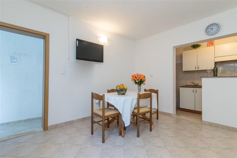 Apartment A1, for 5 persons